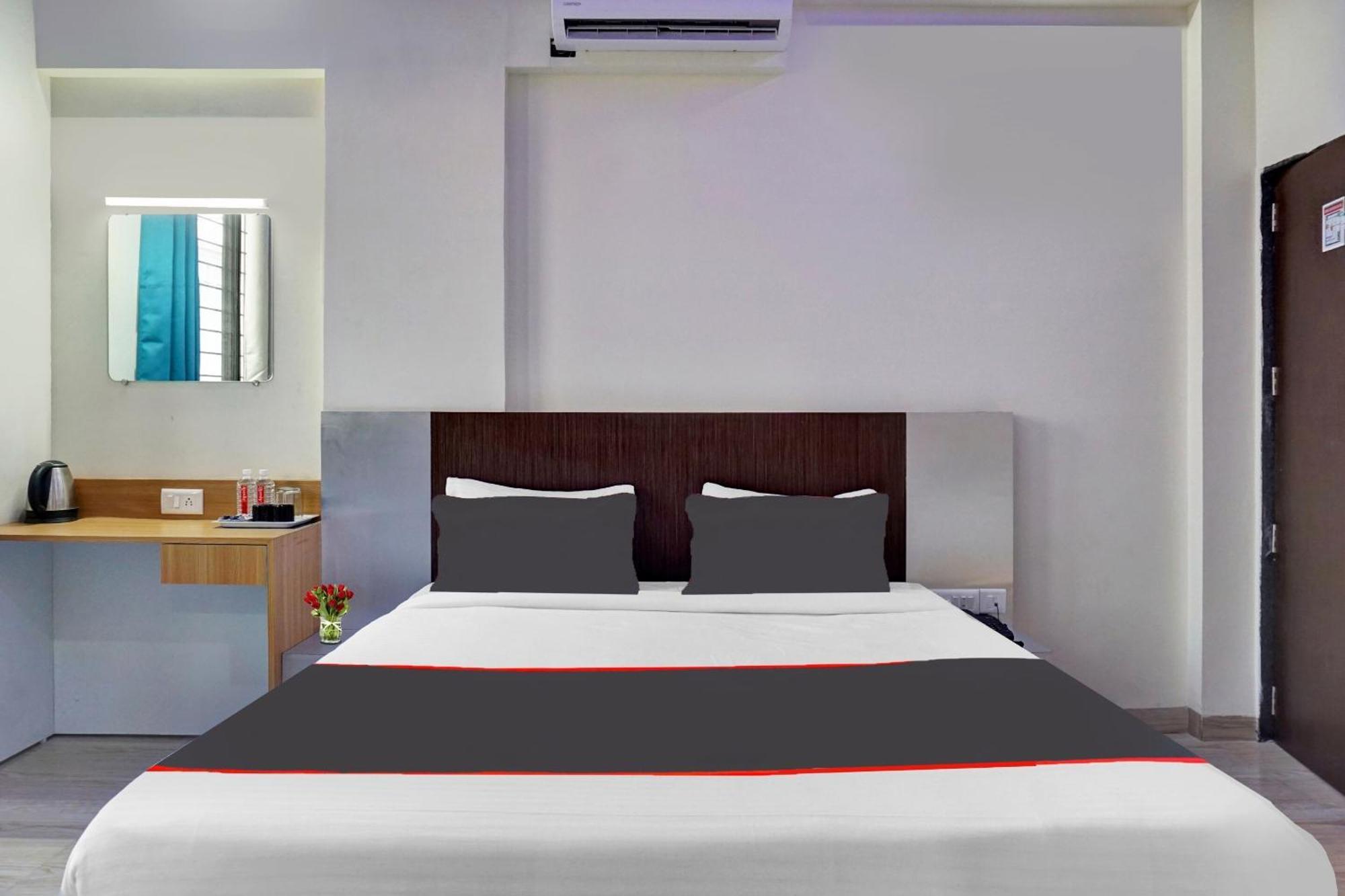 Super Collection O Eon Inn Near Pune Airport Kharadi Exterior foto